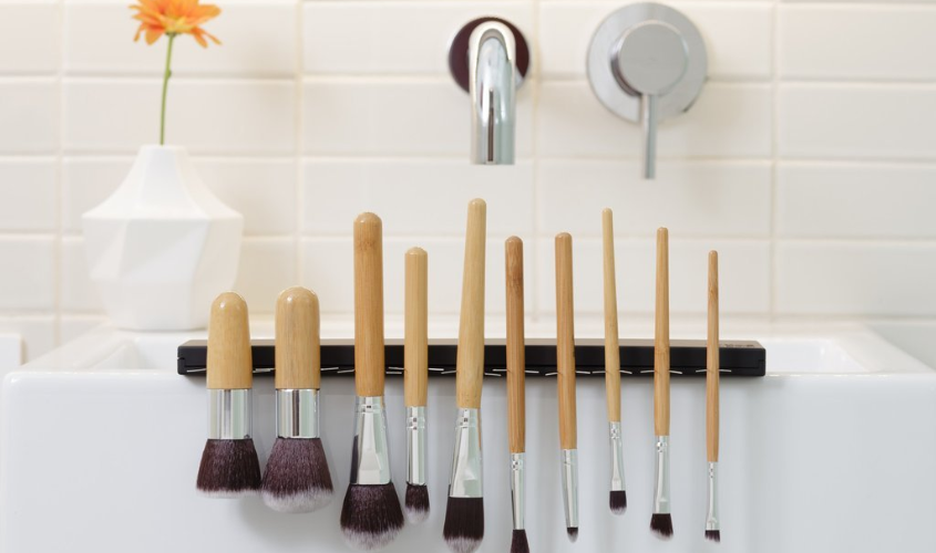 Chăm sóc và bảo quản cọ trang điểm sau khi vệ sinh