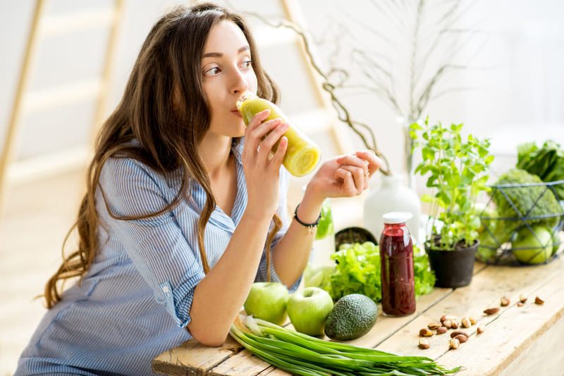 Thay đổi chế độ ăn không đem lại kết quả tức thì, nhưng nếu duy trì lâu dài, bạn có thể thấy làn da cải thiện rõ rệt cả về số lượng mụn lẫn mức độ tổn thương.