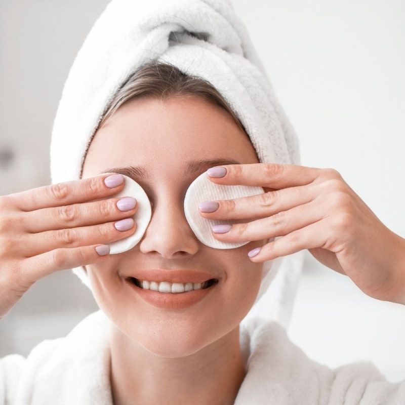 Dưới đây là những tác dụng tuyệt vời mà việc tẩy trang thường xuyên có thể đem lại.