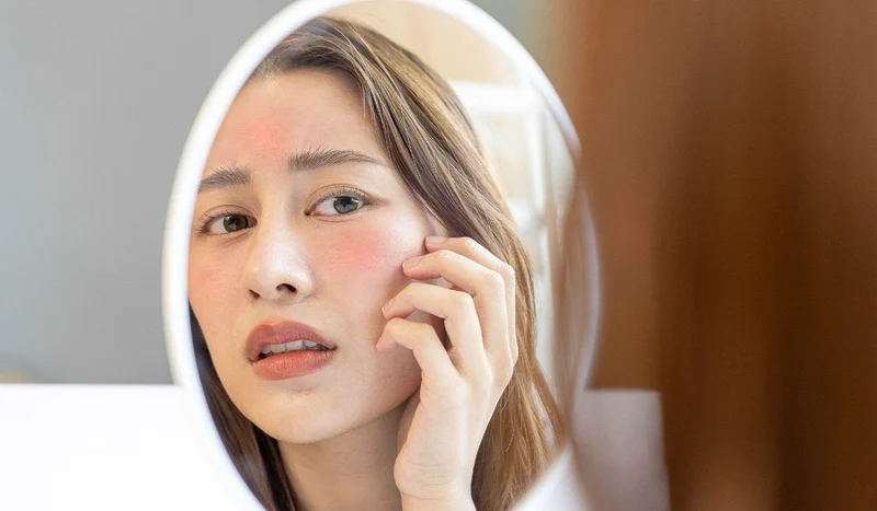 Chính vì thế, câu hỏi da nhạy cảm có nên tẩy tế bào chết không chỉ là một vấn đề kỹ thuật mà còn mang tính chiến lược trong việc chăm sóc và duy trì sức khỏe làn da.