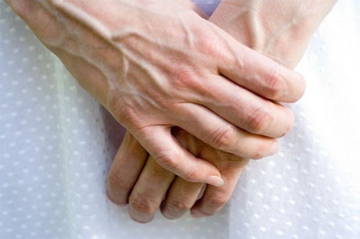 Nguyên nhân sinh lý khiến da tay bị nhăn nheo