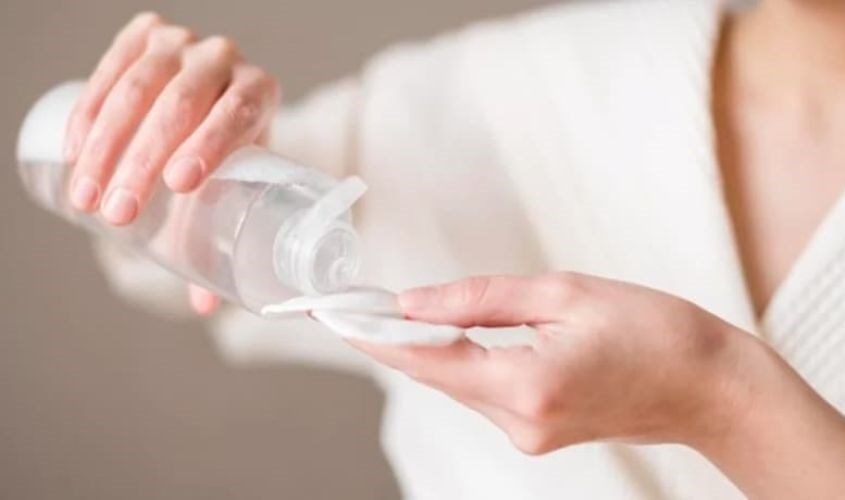 Trong các trường hợp này, nước tẩy trang không chỉ làm sạch mà còn là bước chuẩn bị nền lý tưởng cho cả quy trình dưỡng da và trang điểm ban ngày.