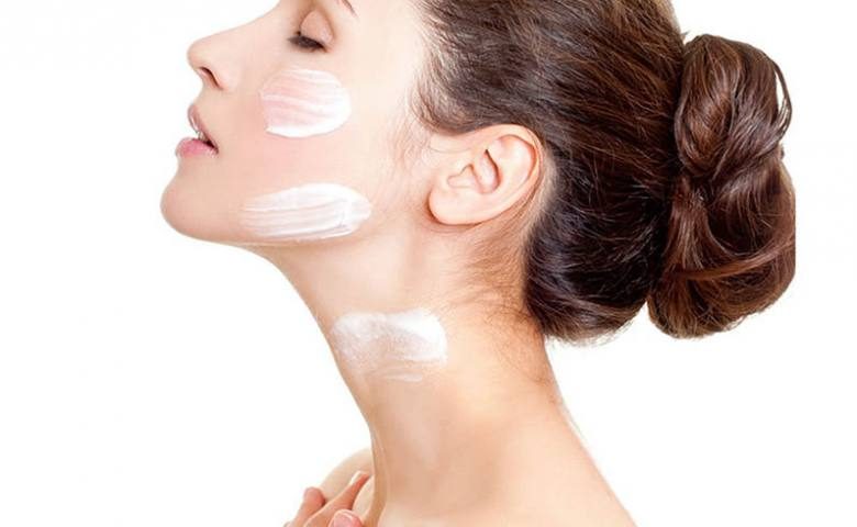 Kem chống nắng nào không kích ứng da? 5 tiêu chí chọn kem chống nắng cho da nhạy cảm