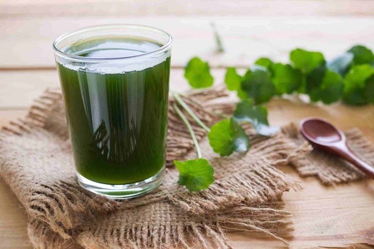 Mặt nạ trị mụn bằng rau má có hiệu quả không