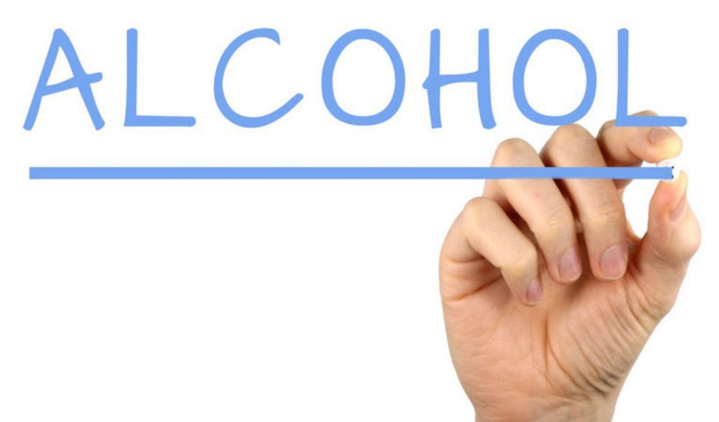 Tìm Hiểu Cồn Trong Mỹ Phẩm: Lợi Ích và Hạn Chế