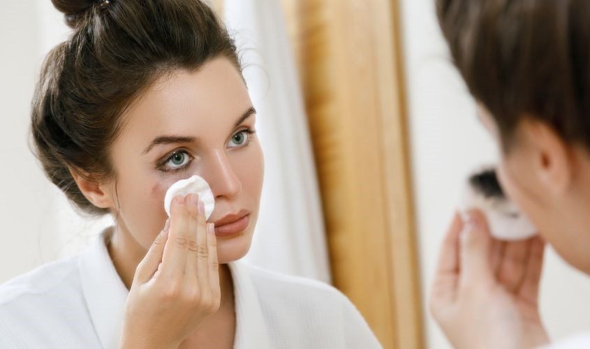Tại sao nên dùng nước tẩy trang cho da hỗn hợp