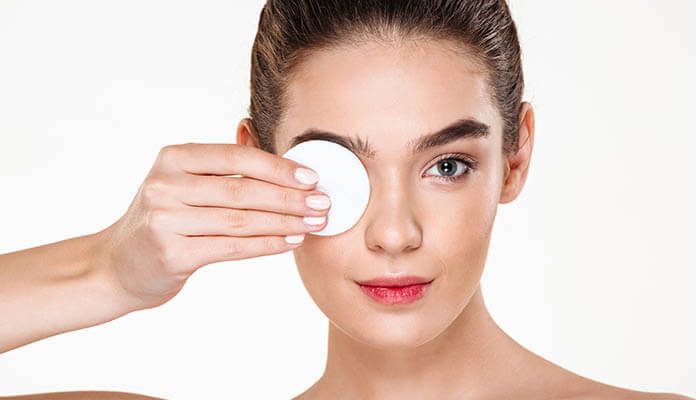 Ngoài ra, việc thay đổi sản phẩm tẩy trang theo mùa cũng giúp làn da không bị "lờn" với một công thức cố định, từ đó hấp thụ dưỡng chất tốt hơn.