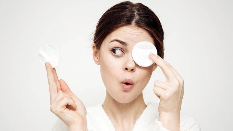 Dù sản phẩm được chọn kỹ lưỡng, nhưng nếu sử dụng không đúng cách vẫn có thể khiến da bị tổn thương. Dưới đây là những sai lầm thường gặp cần tránh