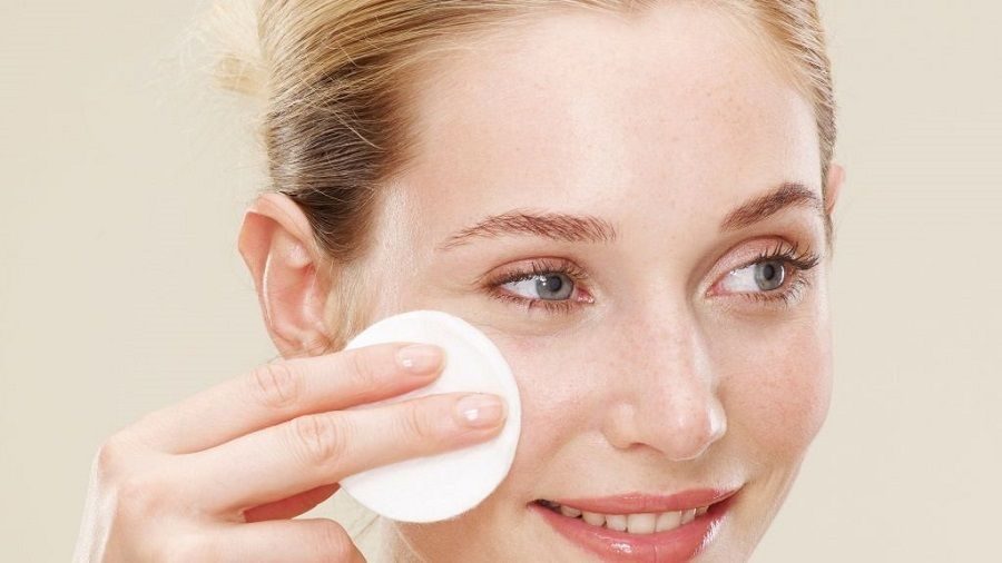 Sử dụng nước tẩy trang không cần rửa lại hàng ngày có an toàn không?