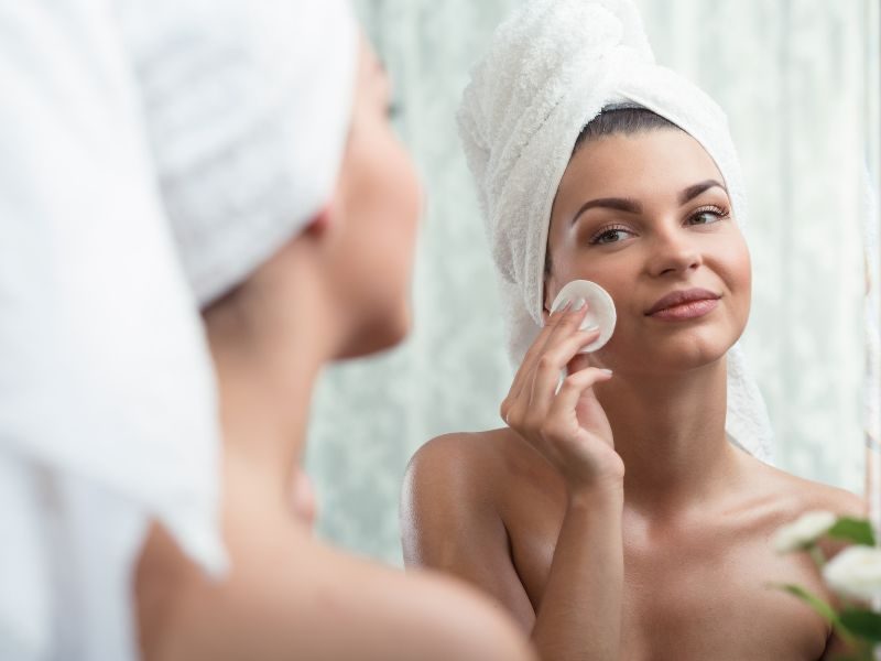 Với những gợi ý và lời khuyên về cách sử dụng nước tẩy trang kiềm dầu cho da dầu mụn, hy vọng bạn sẽ có thêm những thông tin hữu ích để cải thiện tình trạng da của mình.