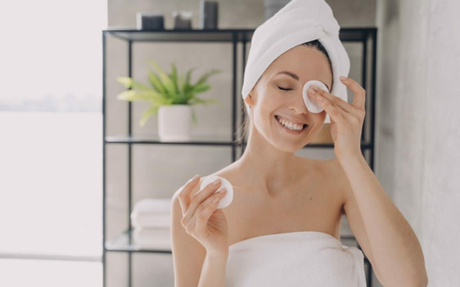 Cách sử dụng nước tẩy trang buổi sáng đúng cách