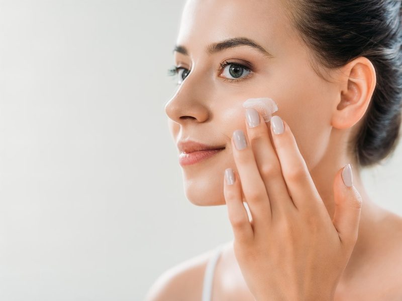 Những lưu ý khi sử dụng sản phẩm chăm sóc da chứa Peptide sinh học
