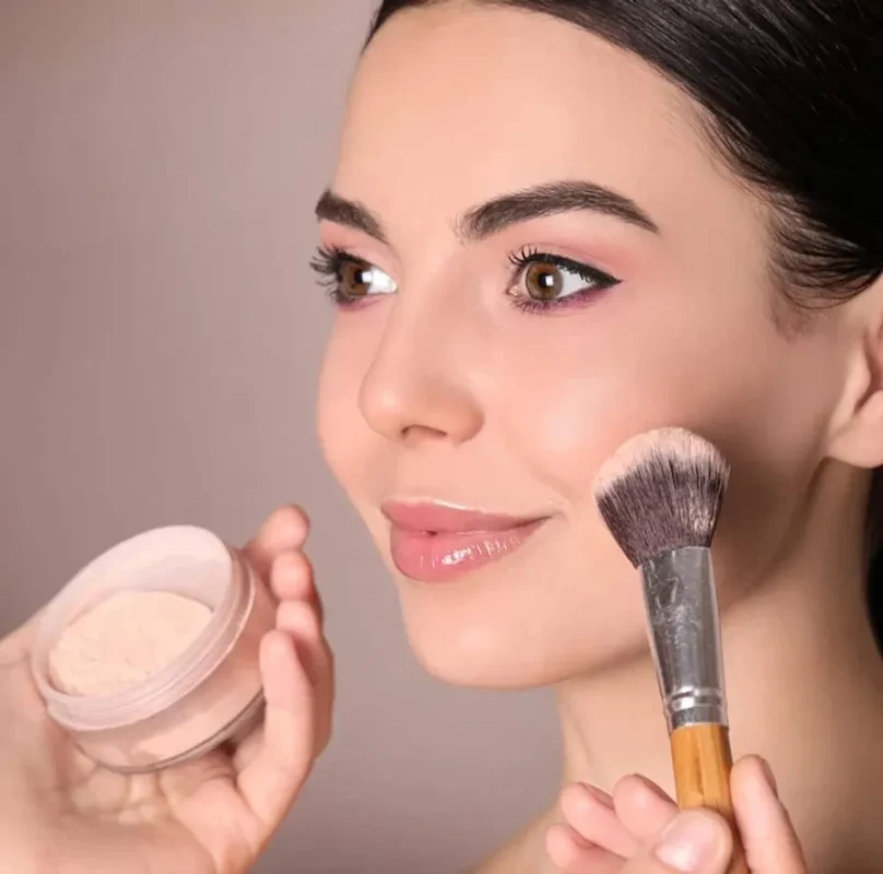 Cách sử dụng phấn phủ đúng cách để bảo vệ làn da nhạy cảm