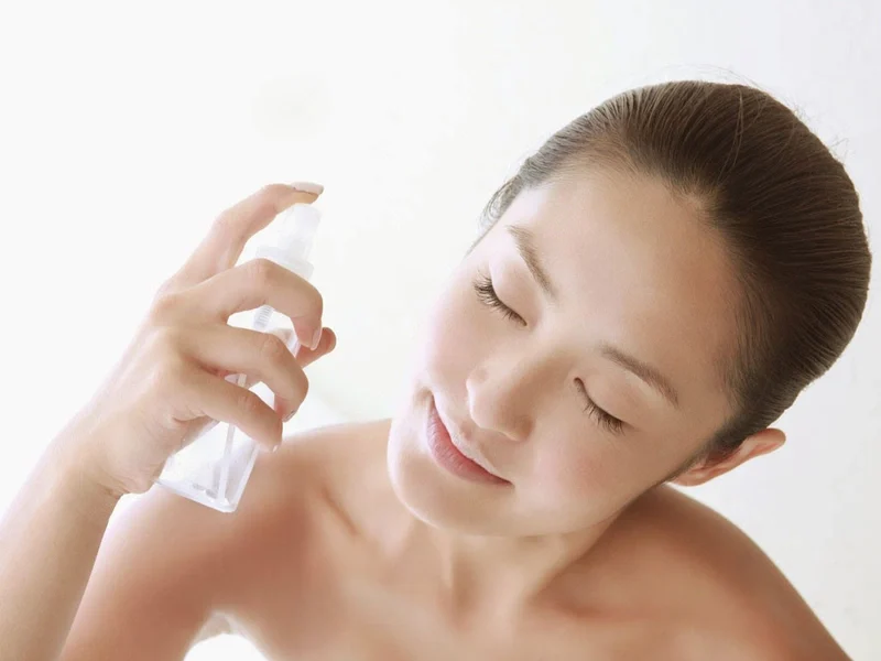 Làn da cần xịt khoáng ở những thời điểm nào?