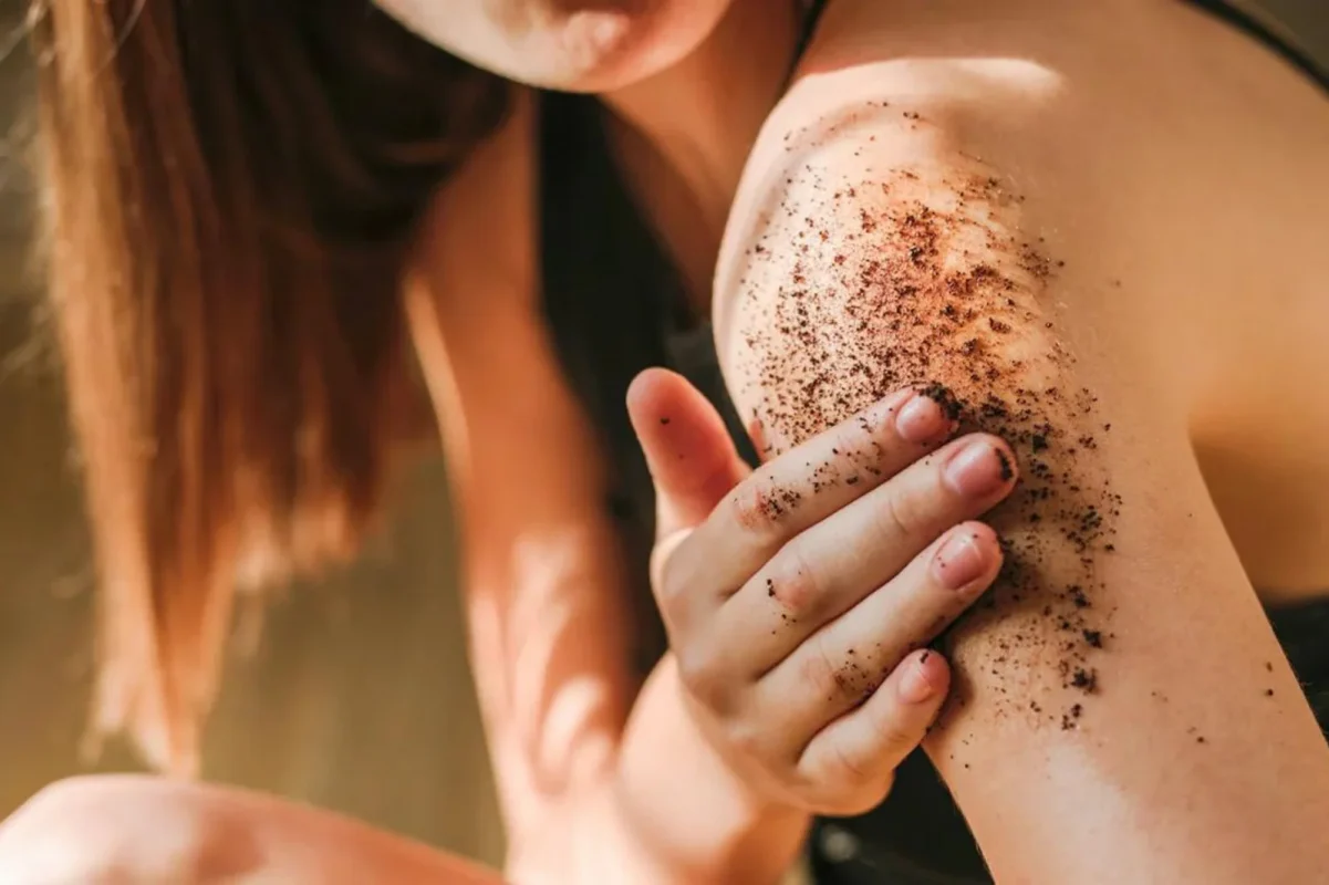 Tắm tẩy da chết bằng cà phê có hiệu quả không