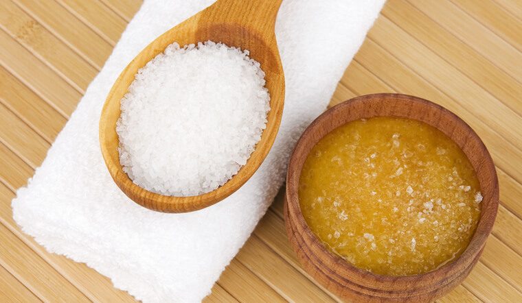 Các bước tẩy tế bào chết bằng đường trị mụn hiệu quả