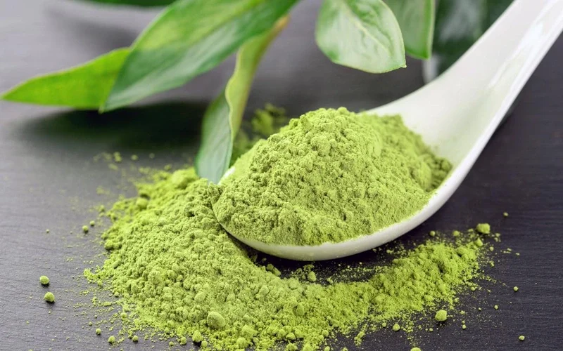 Trị mụn bằng bột trà xanh có hiệu quả nhờ các thành phần chống oxy hóa có trong trà xanh