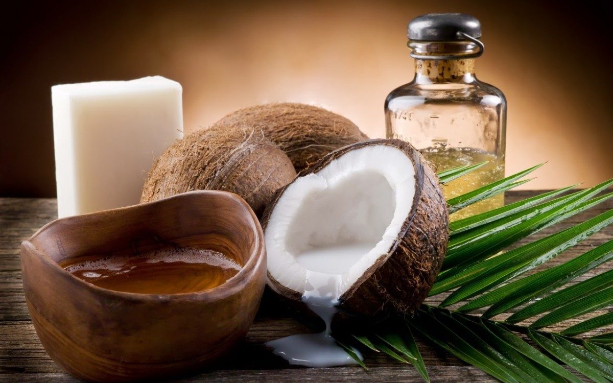 Trị mụn bằng dầu dừa có hiệu quả không