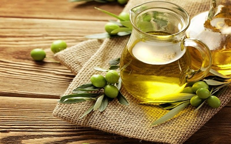 Những công thức trị mụn bằng dầu oliu phổ biến hiện nay