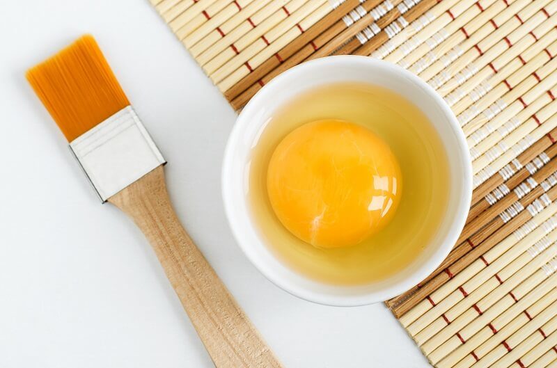Trị mụn bằng lòng trắng trứng gà có hiệu quả không