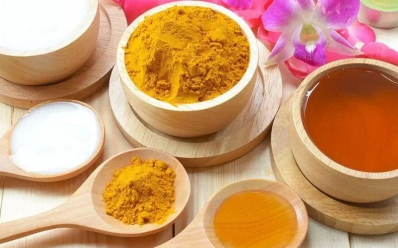Trị mụn bằng nghệ và mật ong có thật sự hiệu quả