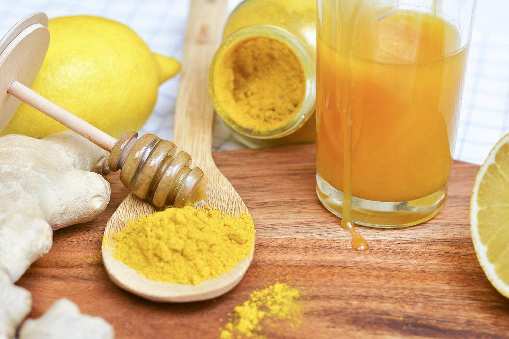Lưu ý khi sử dụng nghệ và mật ong trị mụn