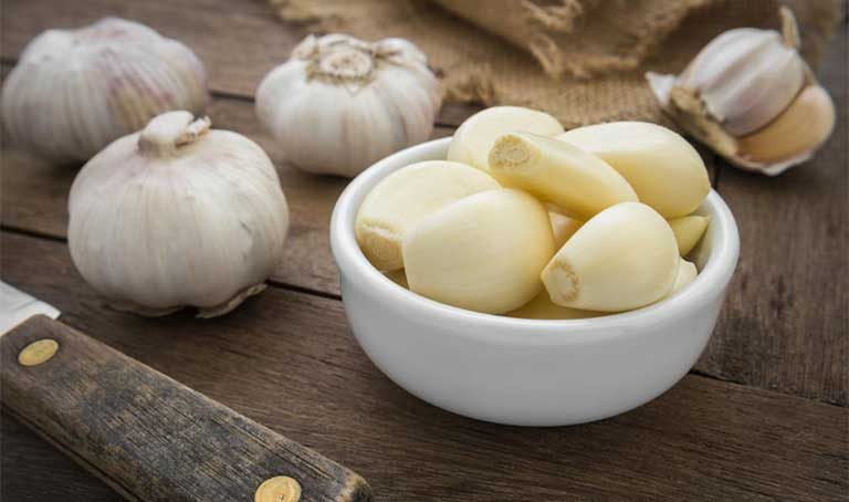 Những Lưu Ý Khi Sử Dụng Tỏi Tươi Trị Mụn