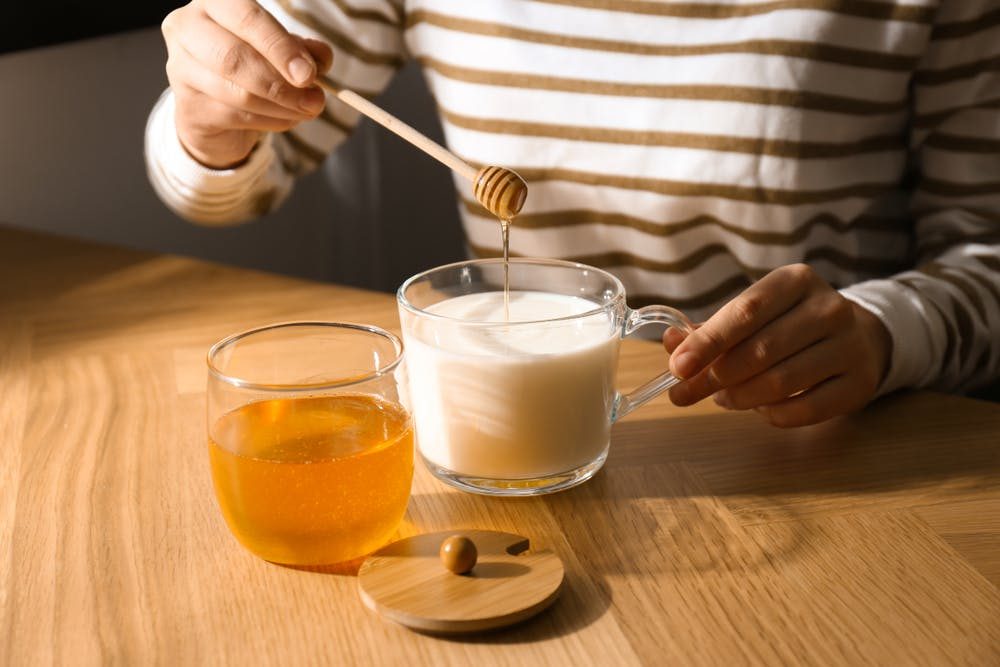 Uống sữa đặc pha với mật ong có tác dụng gì?