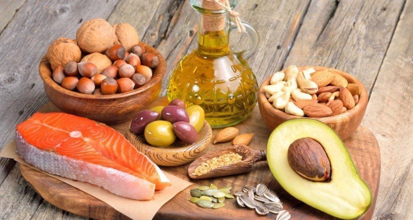 Không chỉ hỗ trợ sức khỏe da, vitamin E còn cần thiết cho hoạt động của hệ thần kinh và cơ bắp. Ngoài ra, dưỡng chất này còn đóng vai trò trong