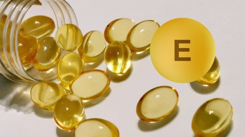 Vitamin E tổng hợp mang lại nhiều lợi ích sức khỏe và làm đẹp, đặc biệt khi được sử dụng đều đặn, đúng cách và kết hợp với chế độ ăn uống khoa học. Dưới đây là một số công dụng phổ biến