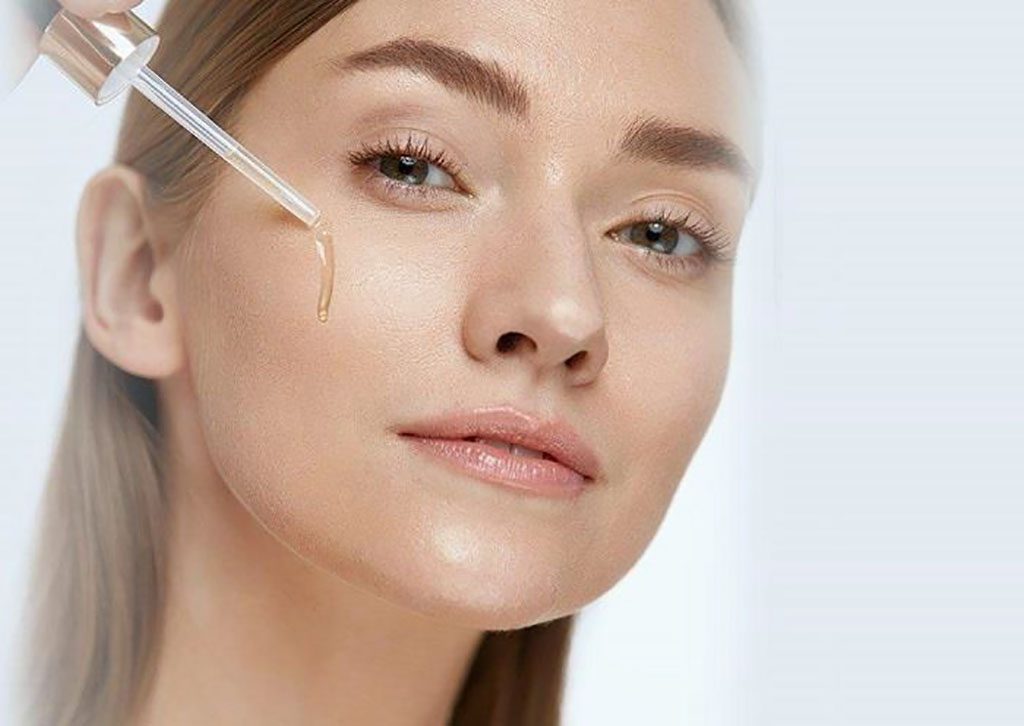 Việc chăm sóc đúng cách và đều đặn trở thành yếu tố thiết yếu để bạn luôn có được làn da khỏe mạnh, mịn màng suốt năm.