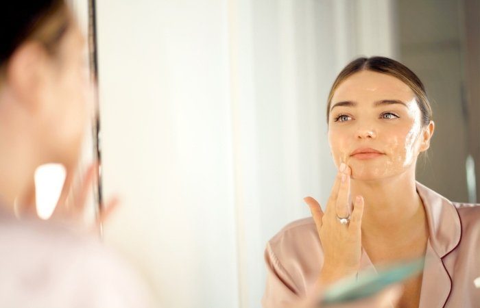 Tìm hiểu cách dùng mặt nạ ngủ hiệu quả mùa hanh khô