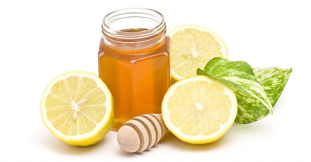 Không chỉ là nguyên liệu giúp cải thiện sắc tố nám, mật ong còn đóng vai trò quan trọng trong việc làm dịu và dưỡng ẩm sâu cho làn da.