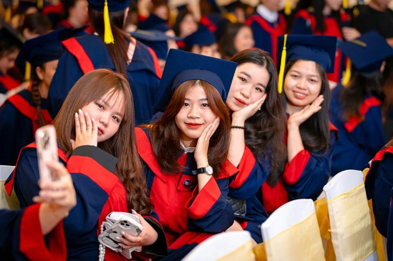 Dr-Spiller– người bạn đồng hành tin cậy cho làn da, giúp bạn rạng ngời trong lễ tốt nghiệp