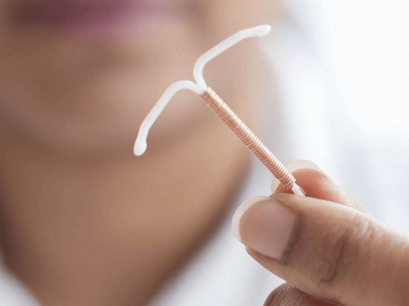 Chính vì tác động vào hormone cơ thể mà nhiều người thắc mắc đặt vòng tránh thai có bị nám da không.