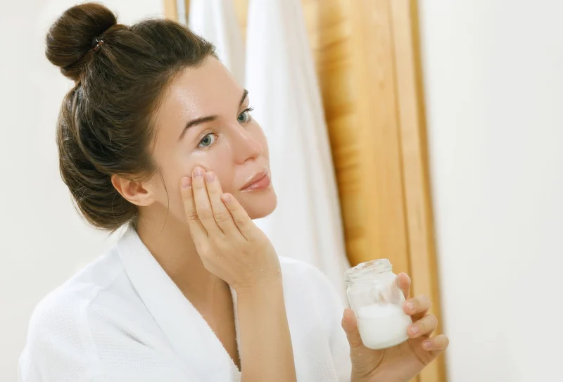 Hướng dẫn sử dụng dầu dừa dưỡng da mùa thu hiệu quả