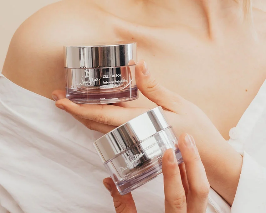 Những lưu ý khi chăm sóc dưỡng ẩm chuyên sâu cho người lớn tuổi mùa thu
