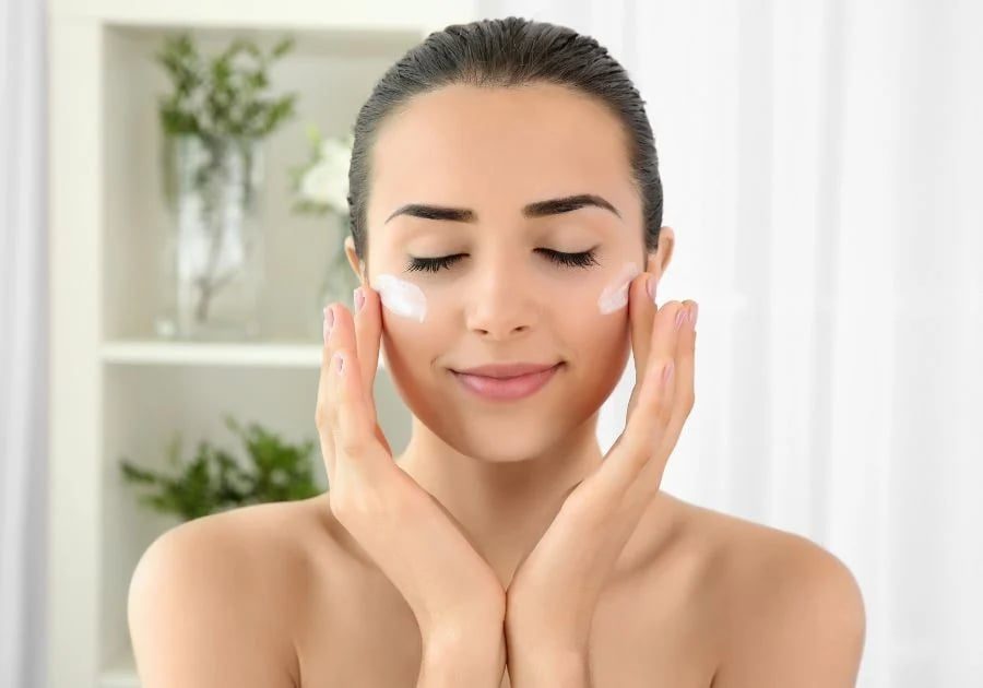 Thời tiết thay đổi khiến làn da dễ gặp phải kích ứng và cần được chăm sóc phù hợp
