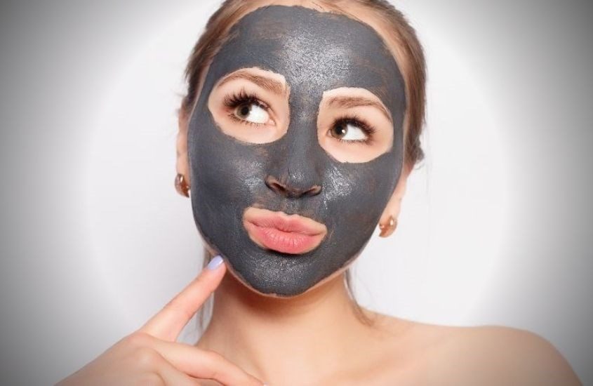 Gel lột mụn đầu đen hoạt động dựa trên khả năng làm sạch sâu trong lỗ chân lông.