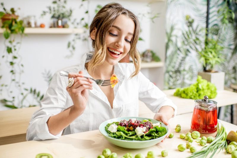Ăn uống kết hợp thói quen sinh hoạt lành mạnh giúp da khỏe đẹp hơn