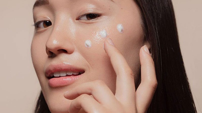kem chống nắng mùa hanh khô Dr-Spiller tập trung vào việc phục hồi và duy trì bản năng ẩm cho da