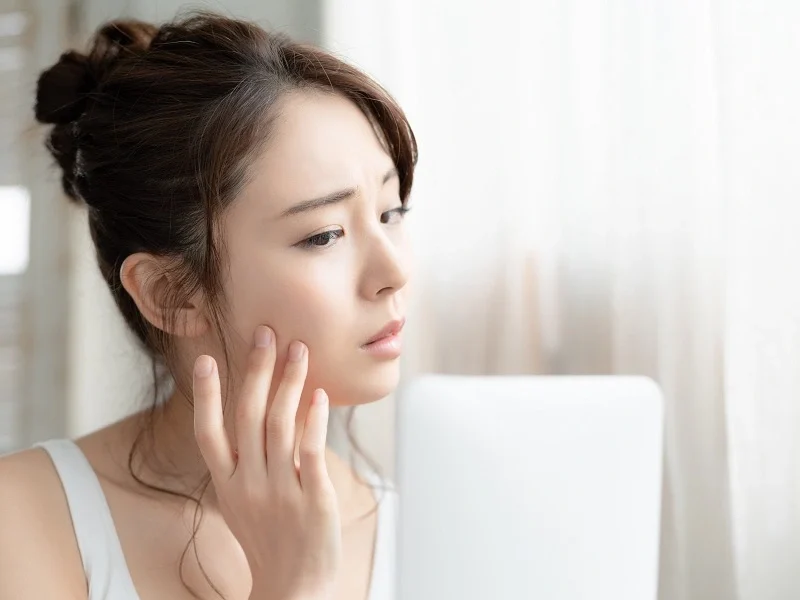 Mùa thu da dễ khô ráp và xuất diện nếp nhăn li ti do lão hóa da mùa thu