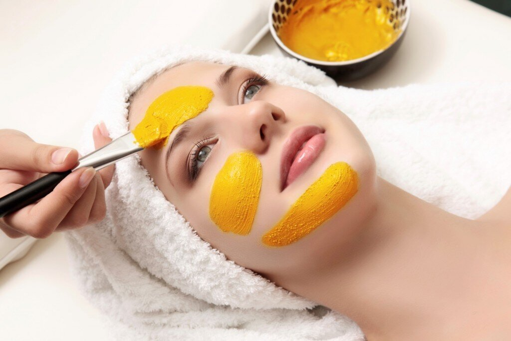Việc đầu tiên khi nhận biết mặt bị nám phải làm sao đó là chăm sóc da đúng cách.