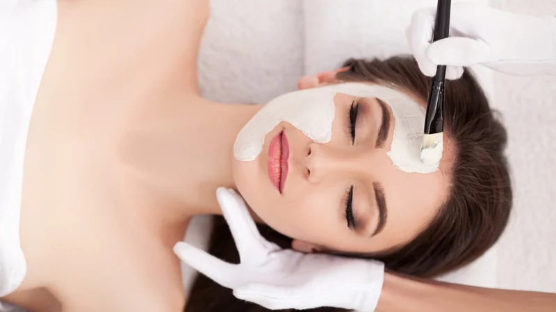 Khi dùng mặt nạ lột mụn đầu đen chất lượng, làn da sẽ được làm sạch sâu nhưng vẫn duy trì độ ẩm và lớp màng bảo vệ tự nhiên.