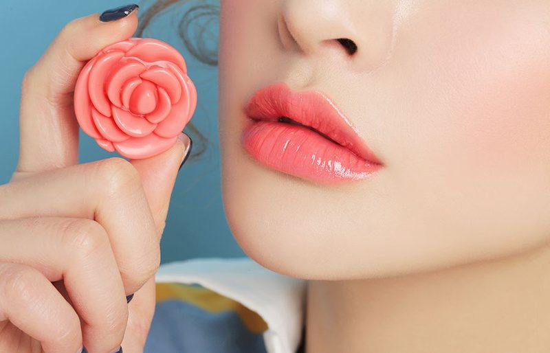 Chăm sóc da thường xuyên sẽ giúp bạn sở hữu đôi môi căng mướt mềm mọng