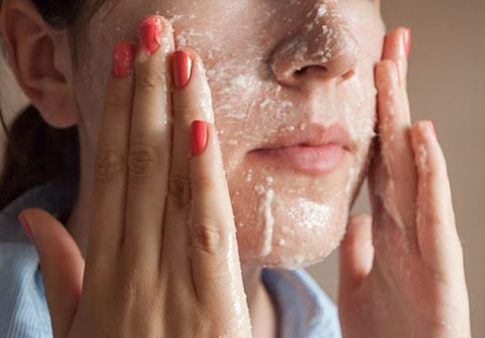 Lưu ý quan trọng khi điều trị mụn ẩn mùa thu