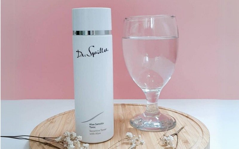 Nước hoa hồng tự nhiên còn giúp bảo vệ và duy trì làn da khỏe mạnh, tăng cường khả năng chống chịu trước tác động môi trường