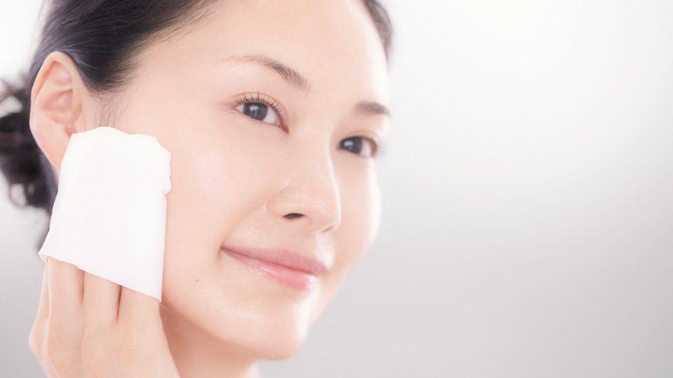 Các loại nước tẩy trang phổ biến dành cho da nhạy cảm