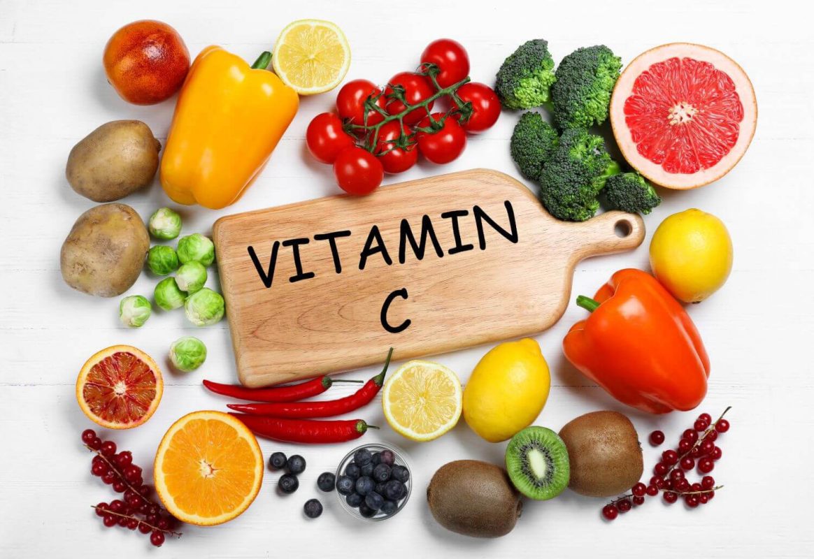 Vitamin C là dưỡng chất thiết yếu hỗ trợ tăng cường sức đề kháng và giúp da luôn khỏe mạnh.