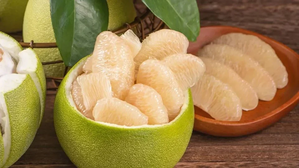 Lựa chọn và sử dụng đúng loại trái cây tốt cho da vào mùa thu đông đóng vai trò quan trọng giúp cải thiện tình trạng da hanh khô
